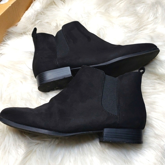 Old Navy Black faux suede ankle bootie Chelsea boot size 9 - Picture 1 of 6